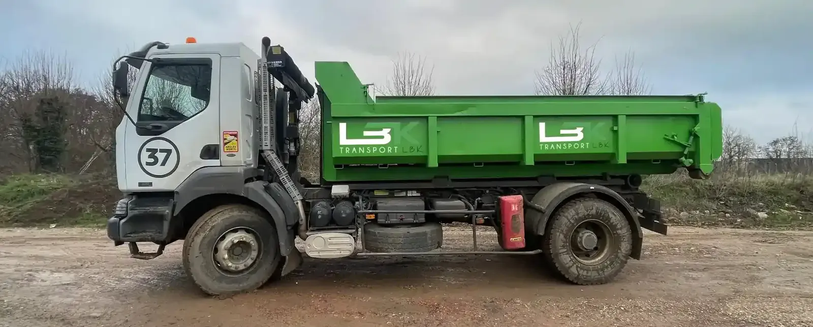 Camion ampliroll LBK avec sa benne verte